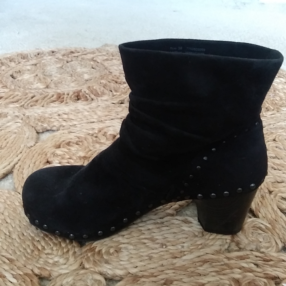 👢 EUC-Dansko studded clogs suede ancle boots